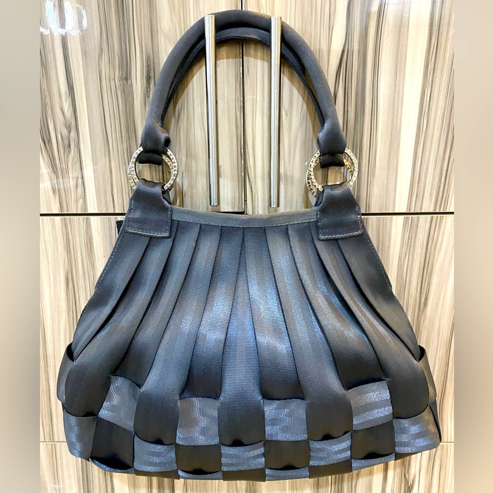 Harvey Stella seatbelt shoulder bag